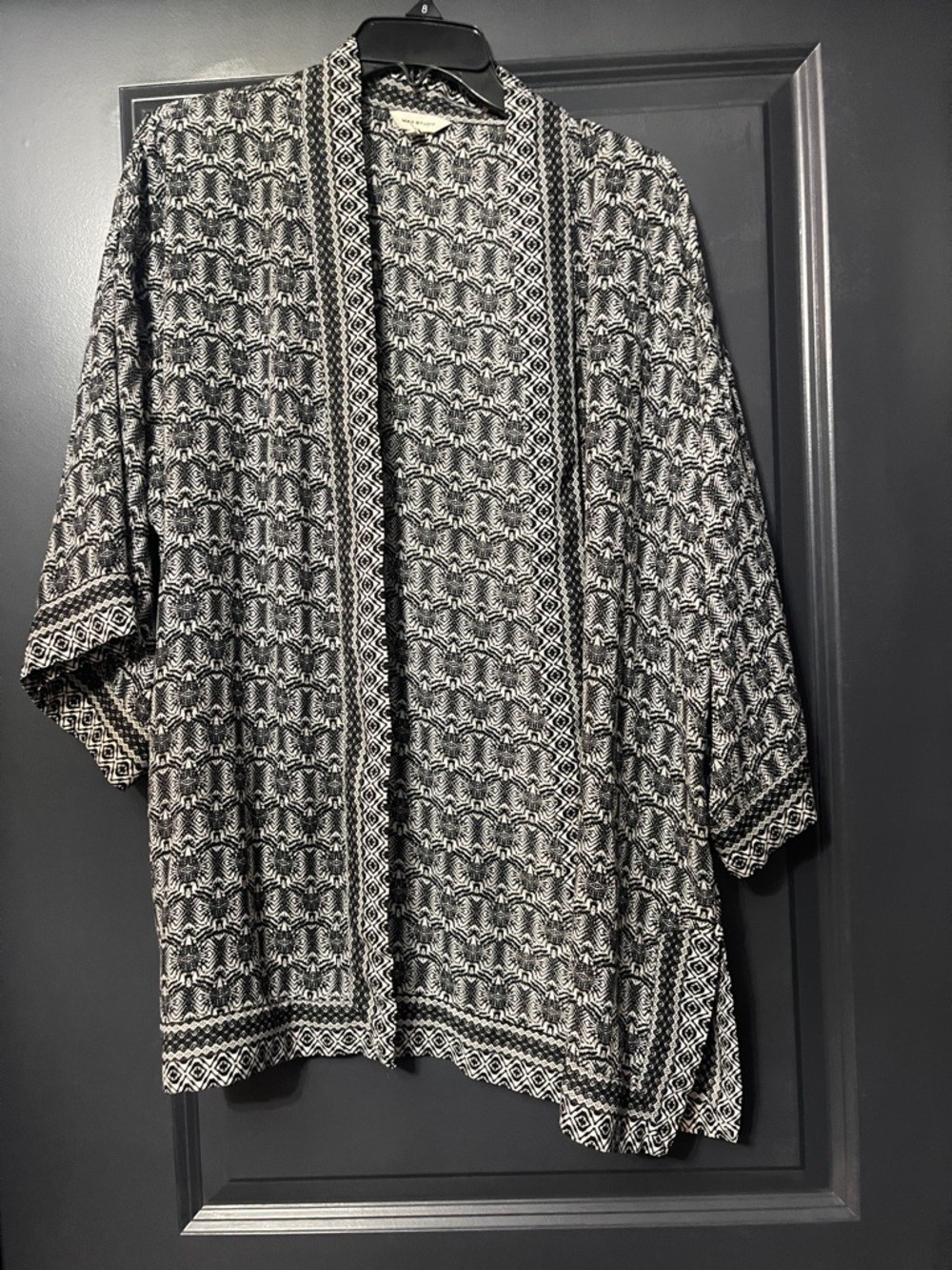Max Studio Black and White Patterned Kimono-Style Top